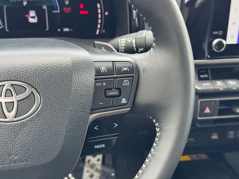 Used 2026 Toyota Camry SE FWD image 23