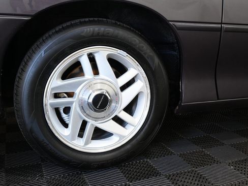 Used 1993 Chevrolet Camaro Z28 image 22