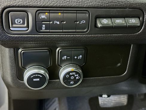 Used 2021 GMC Yukon Denali w/ Denali Premium Package RWD image 45