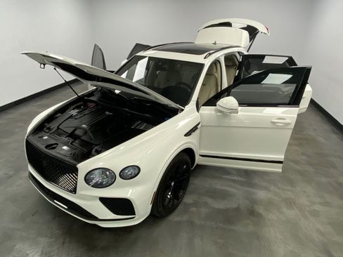 Used 2024 Bentley Bentayga image 49