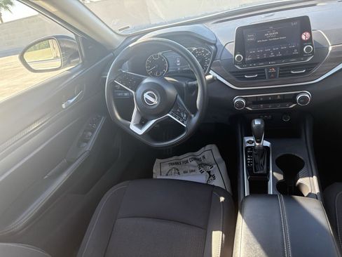 Used 2025 Nissan Altima 2.5 SV image 17