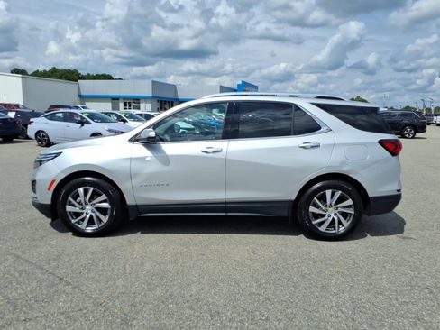 Used 2022 Chevrolet Equinox Premier FWD image 2