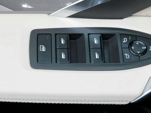 Used 2025 BMW X1 xDrive28i w/ Technology Package image 13