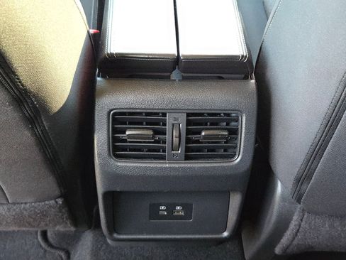 Used 2023 Nissan Rogue SV image 24