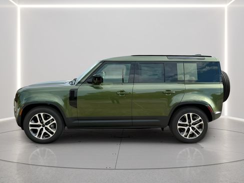 Used 2026 Land Rover Defender 110 S AWD/4WD image 2