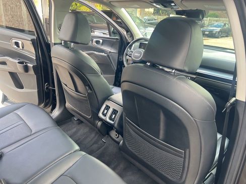 Certified 2025 Kia Sorento S w/ Panoramic Sunroof Package image 16