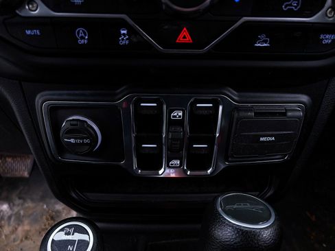 Used 2022 Jeep Gladiator Sport AWD/4WD image 21
