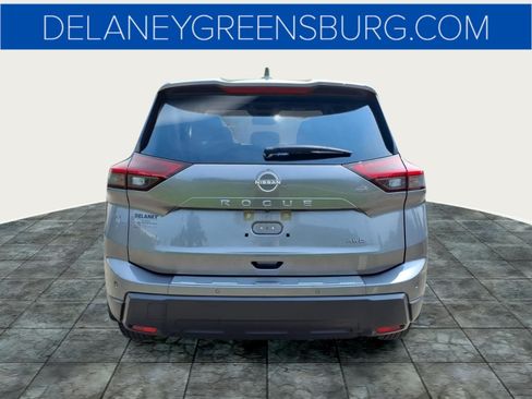 Used 2025 Nissan Rogue SV AWD/4WD image 4