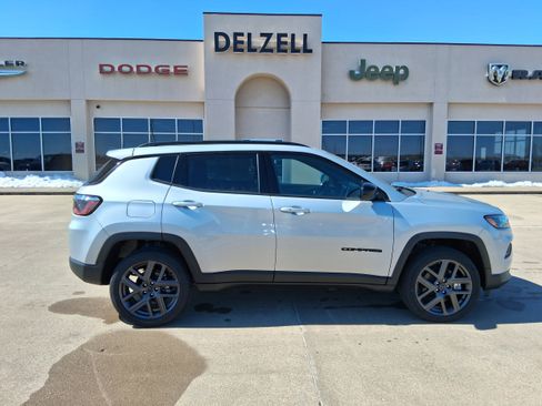 New 2026 Jeep Compass Latitude image 1