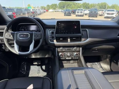 Used 2024 GMC Yukon SLT w/ SLT Premium Package AWD/4WD image 18