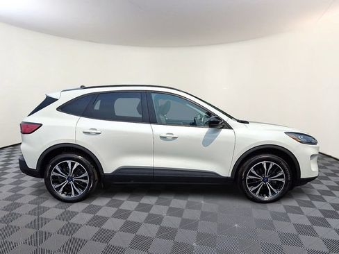 Certified 2022 Ford Escape SE w/ SE Sport Appearance Package AWD/4WD image 8