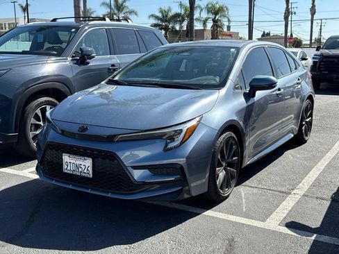 Used 2025 Toyota Corolla SE FWD image 3