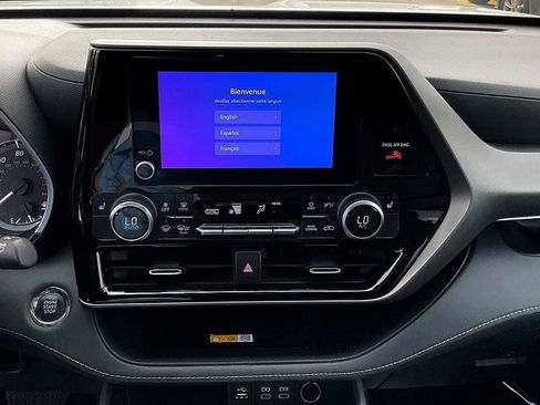 Used 2023 Toyota Highlander XLE image 25