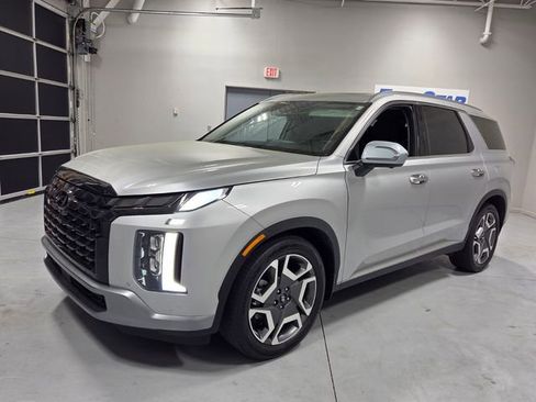 Used 2024 Hyundai Palisade Limited image 3