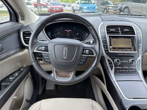 Used 2019 Lincoln Nautilus Select image 17