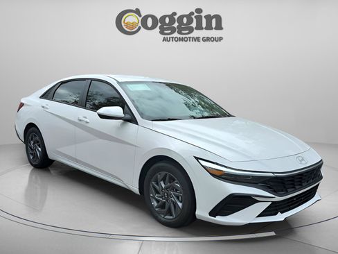 New 2026 Hyundai Elantra Blue image 7