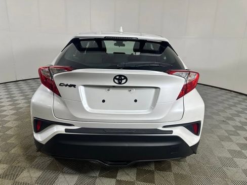 Used 2022 Toyota C-HR XLE FWD image 6