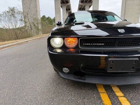 Used 2010 Dodge Challenger SRT8 RWD image 2