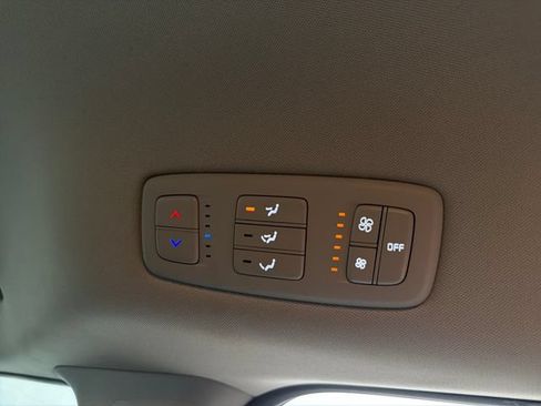 Used 2024 Kia Carnival LX FWD image 15