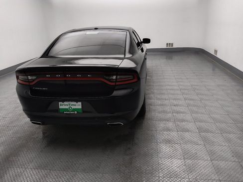 Used 2019 Dodge Charger SXT RWD image 7