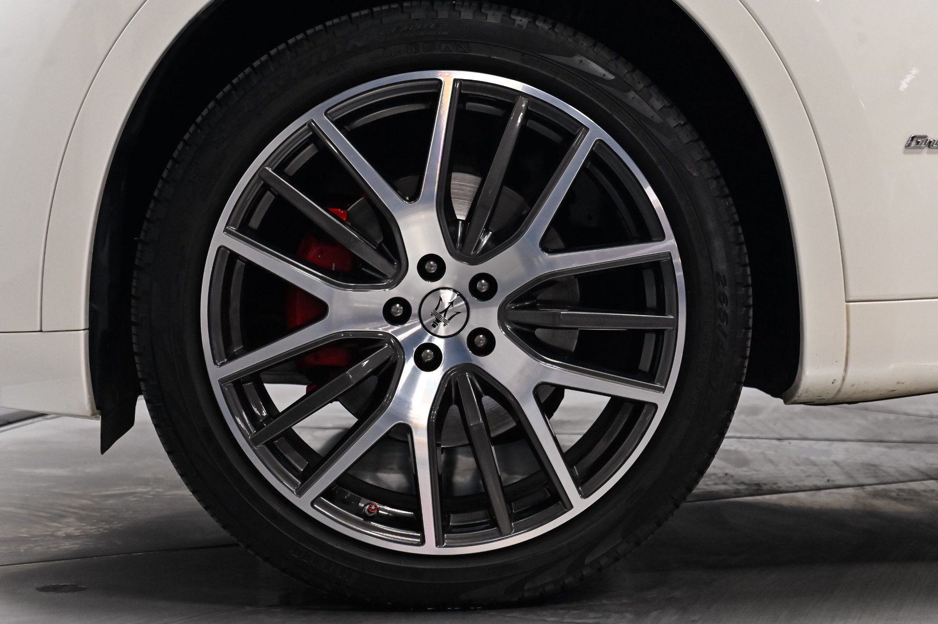 Used 2020 Maserati Levante GranLusso AWD/4WD image 13