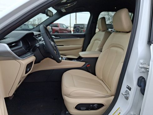 Certified 2023 Jeep Grand Cherokee Limited image 13