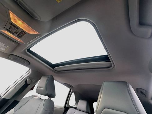 Used 2019 Toyota RAV4 XLE Premium FWD image 20