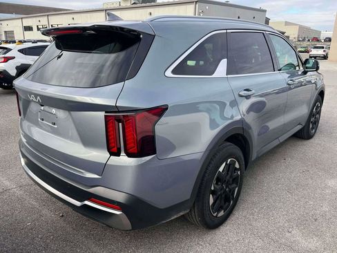 Used 2025 Kia Sorento S w/ Panoramic Sunroof Package image 2