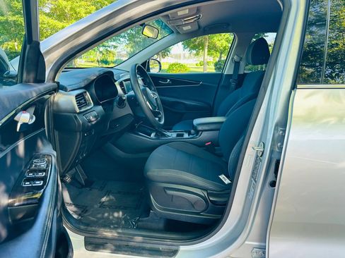 Used 2020 Kia Sorento LX FWD image 7