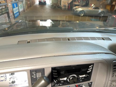 Used 1995 GMC Yukon SLE image 34