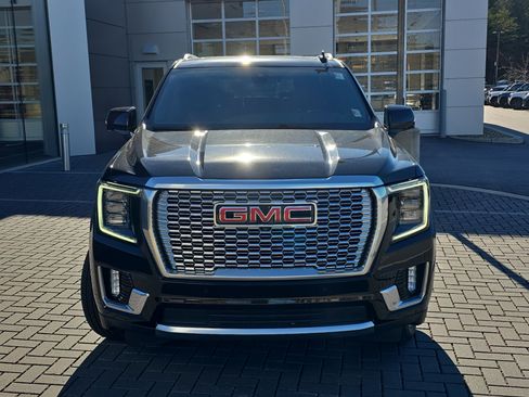 Used 2021 GMC Yukon Denali w/ Denali Premium Package image 2