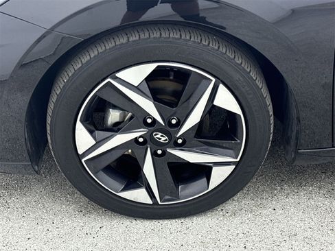 Used 2023 Hyundai Elantra Limited image 42