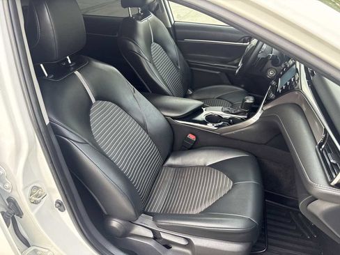 Used 2020 Toyota Camry SE w/ Carpet Mat Package image 15