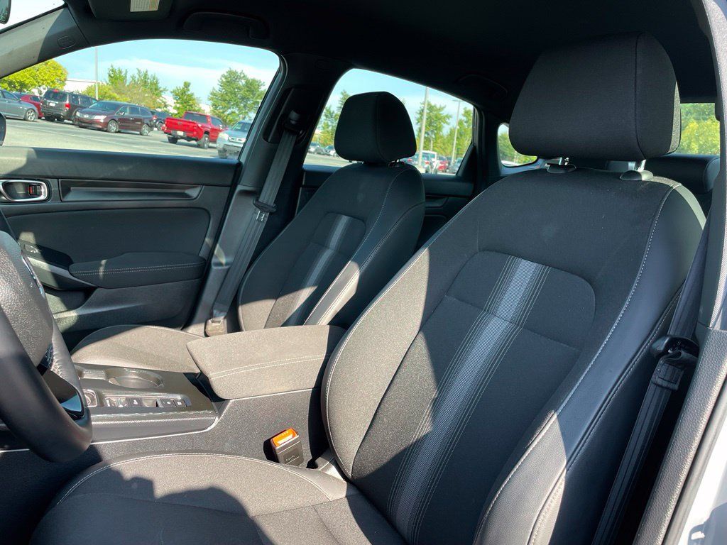 Used 2025 Honda Civic Sport image 25