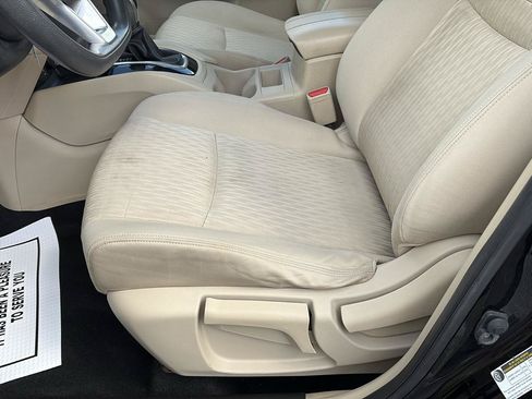 Used 2017 Nissan Rogue S AWD/4WD image 12