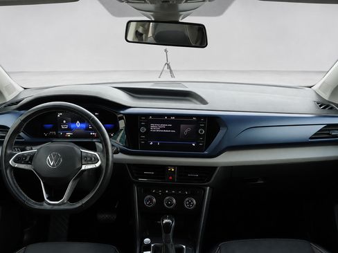 Used 2022 Volkswagen Taos SE w/ Panoramic Sunroof Package FWD image 19
