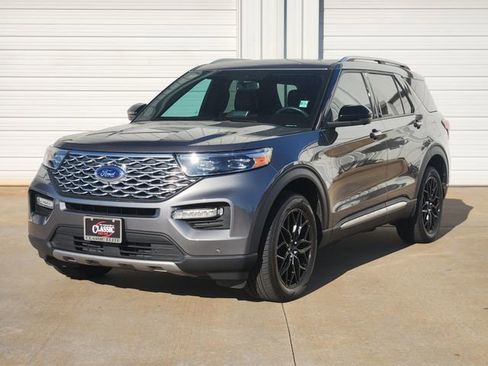 Used 2023 Ford Explorer Platinum w/ Technology Package image 3