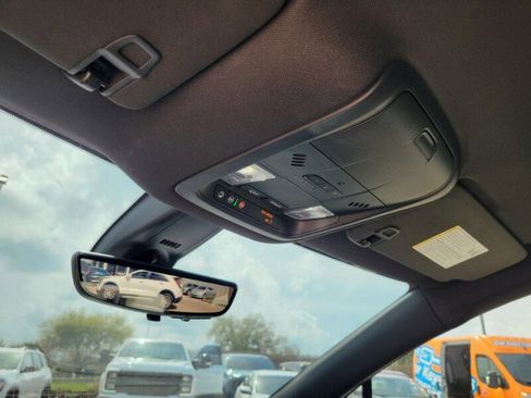 Used 2022 Buick Enclave Essence w/ Sport Touring Edition image 19