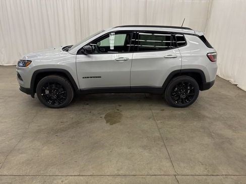 New 2026 Jeep Compass Latitude image 28