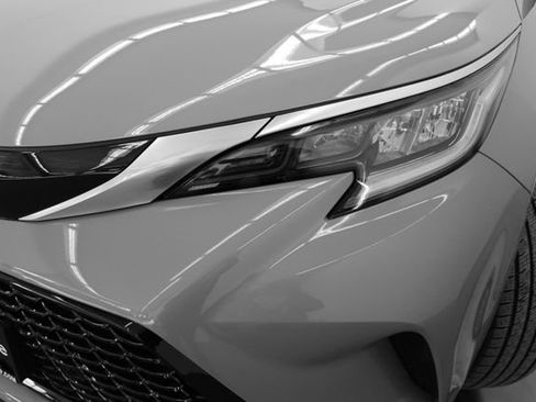 Used 2024 Toyota Sienna XSE image 5