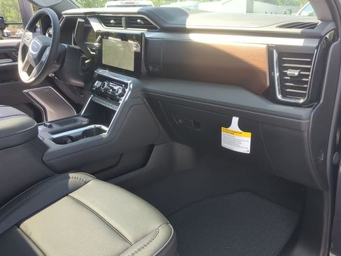 New 2025 GMC Sierra 2500 Denali w/ Denali Reserve Package image 30