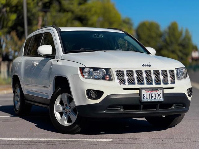 Used 2017 Jeep Compass Latitude FWD image 1
