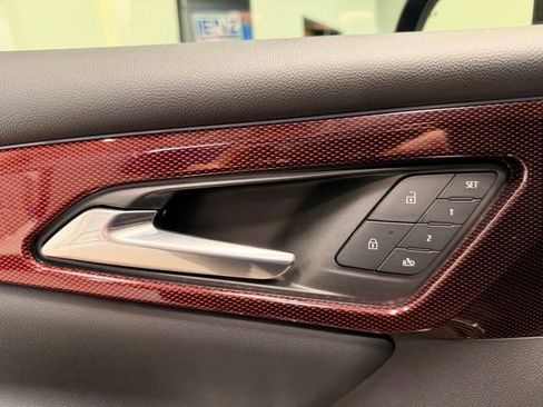 Used 2025 Chevrolet Traverse RS AWD/4WD image 22