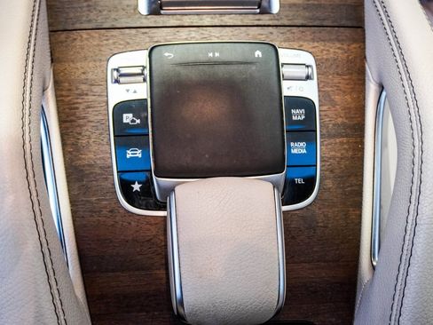 Used 2020 Mercedes-Benz GLE 350 w/ Premium Package image 31