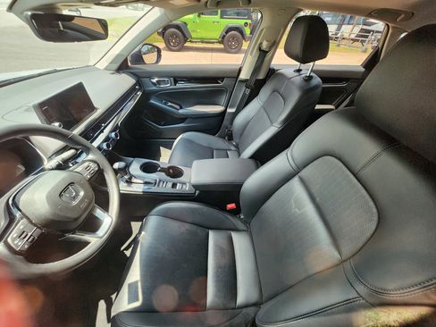 Used 2022 Honda Civic Touring image 10