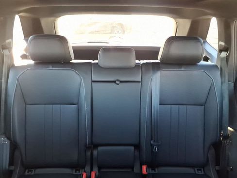 Used 2023 Volkswagen Tiguan SE R-Line image 17