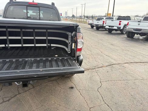 Used 2015 Toyota Tacoma 4x4 Double Cab w/ TRD Sport Package image 12