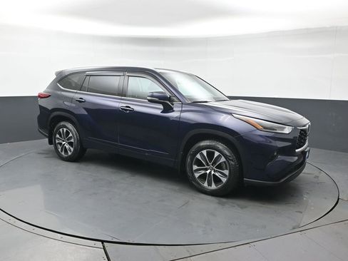 Used 2021 Toyota Highlander XLE image 8