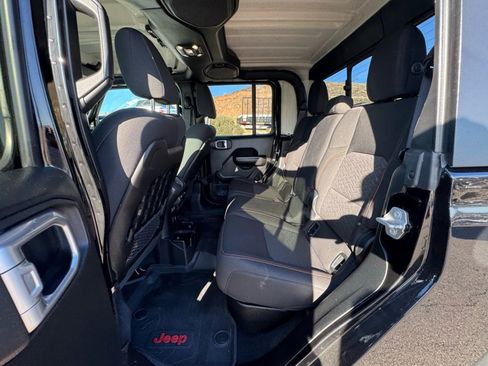 Used 2020 Jeep Gladiator Mojave w/ Cold Weather Group image 10