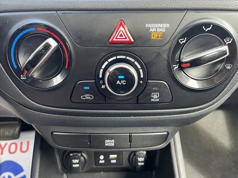 Used 2022 Hyundai Accent SE image 17